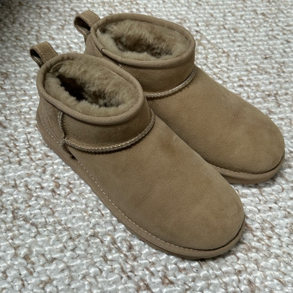 EUC UGG ultra mini